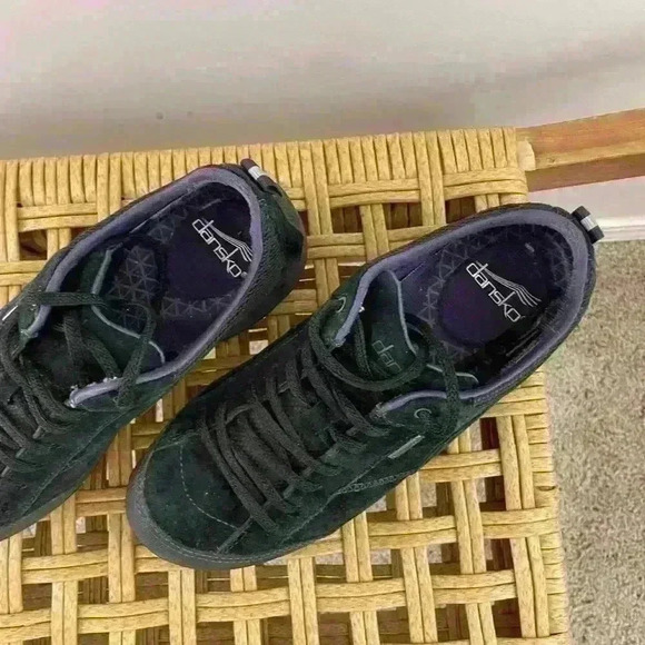 Athletic_Shoes